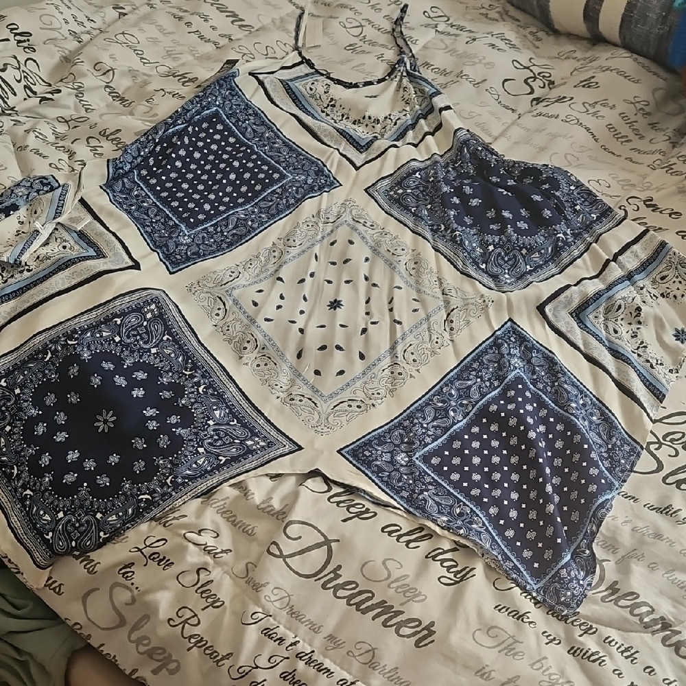 Women's Blue and White Paisley Top